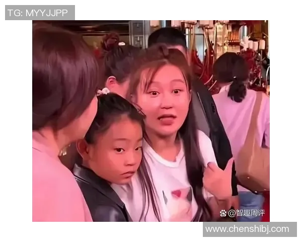 中国女记者与足球明星的幕后故事与情感交织的精彩瞬间